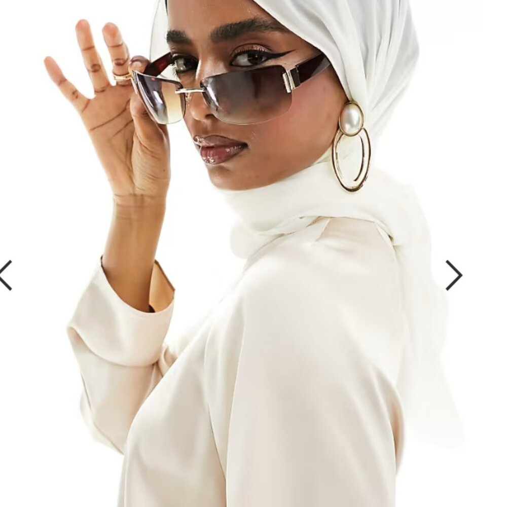 ASOS DESIGN satin crew neck oversized maxi dress in champagne - Picture 4 of 4